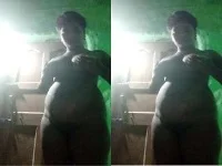 Desi Girl Shows her Boobs and Pussy