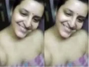 Desi Bhabhi Shows Boobs
