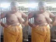 Desi Bhabhi Bathing