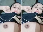 Desi Bhabhi Shows her Boobs