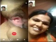 Desi Bhabhi Shows her Pussy