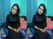 Hot Bangla Girl Shows her Boobs